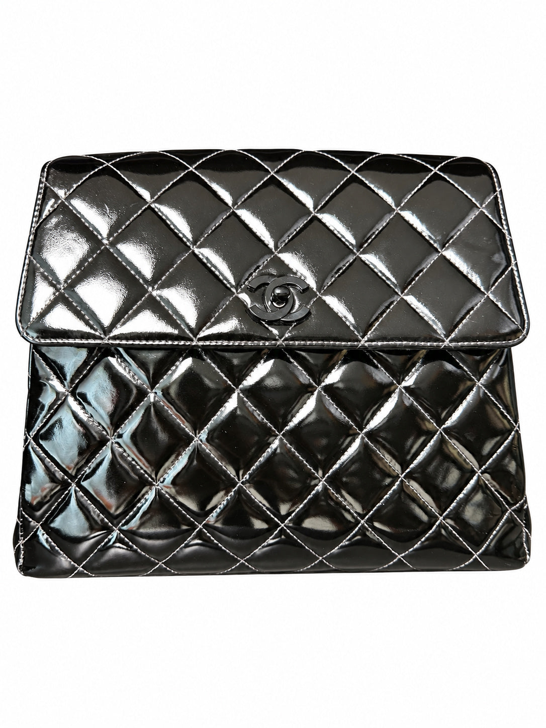 08 Pre-owned CHANEL Black Patent Quilted New Clutch actual item white background