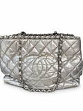16 Pre-owned CHANEL Metallic Silver Chain Me Tote actual item white background