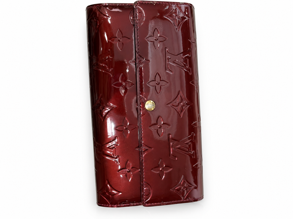 24 Pre-owned Louis Vuitton Burgundy Monogram Vernis Sarah Wallet actual item white background
